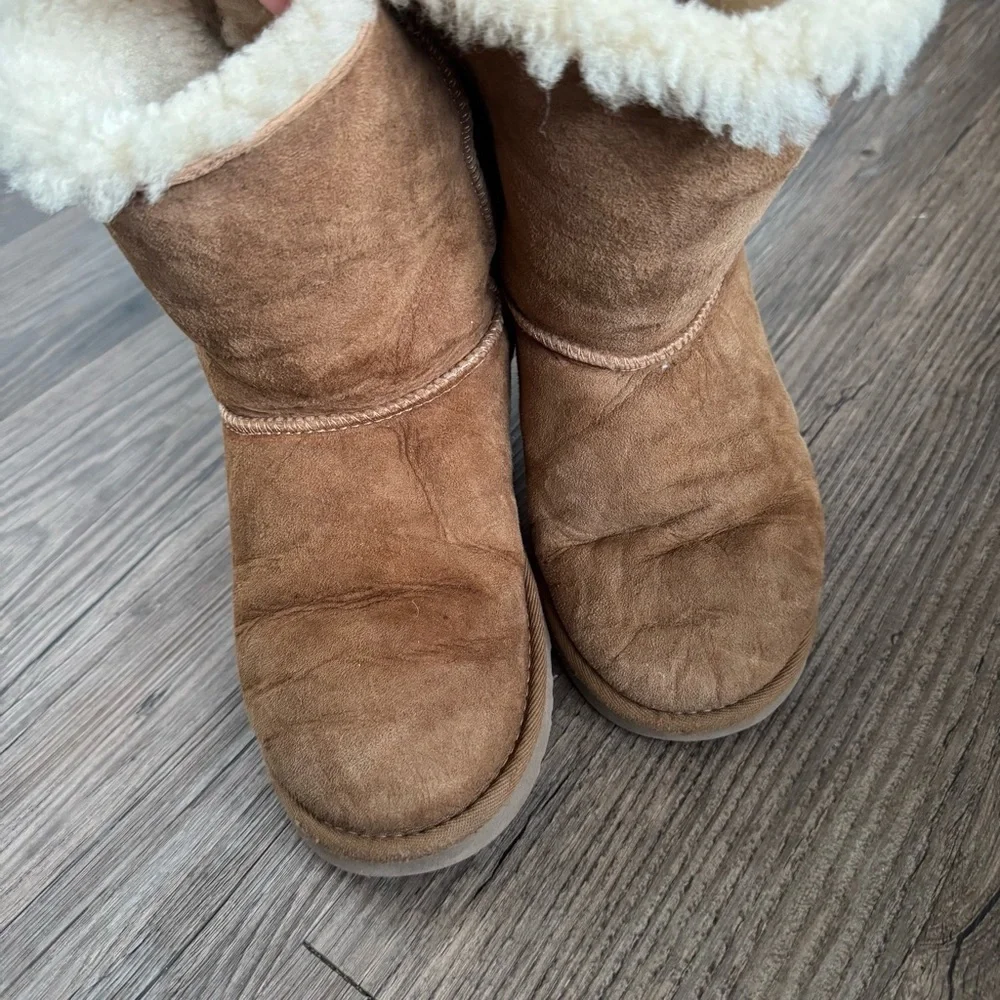 UGG Bailey Bow II Boots Chestnut Size 6